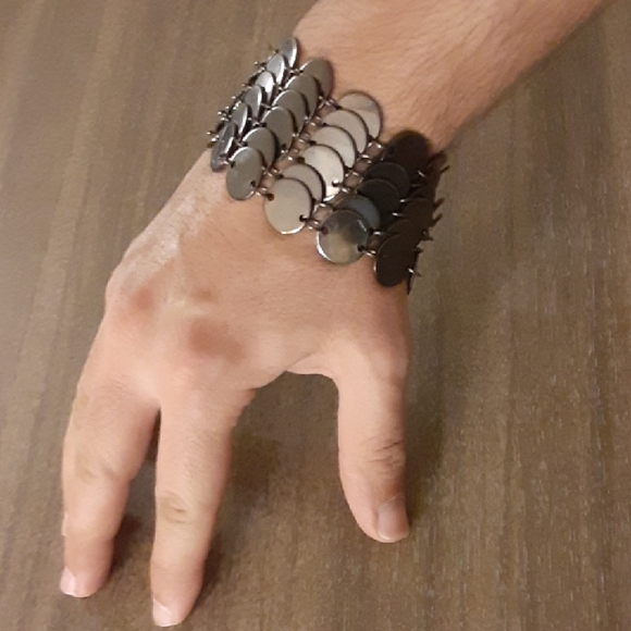 Disc Bracelet - Picture 1 of 5